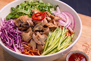  매콤새콤 골뱅이 비빔국수